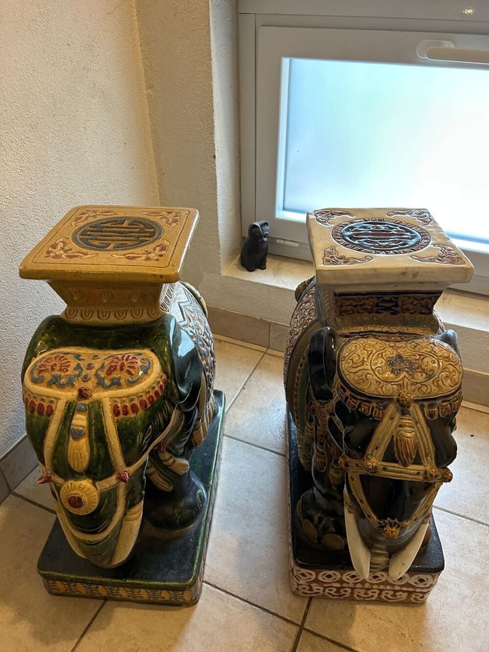 Paire d'&eacute;l&eacute;phants d&eacute;coratifs en c&eacute;ramique Dcoration