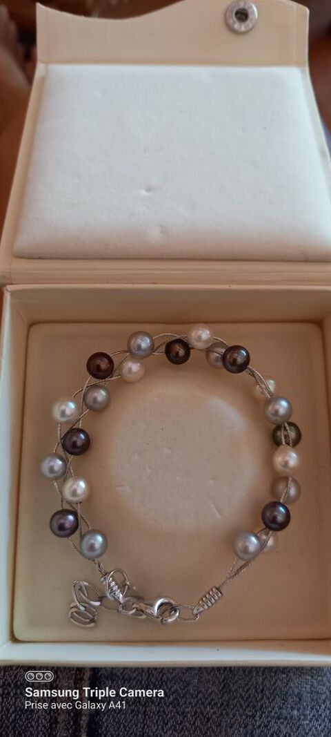 Bracelet perle de culture 
Dim min 15cm max 19cm 0 Antibes (06)