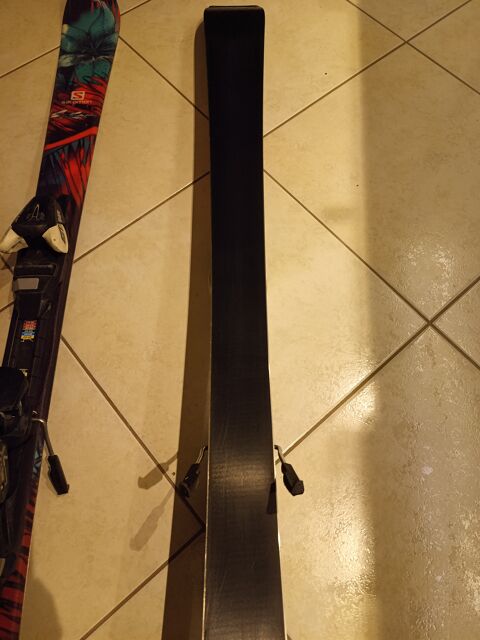 Skis Salomon enfant 130 cm trs bon etat 50 Collonges (01)