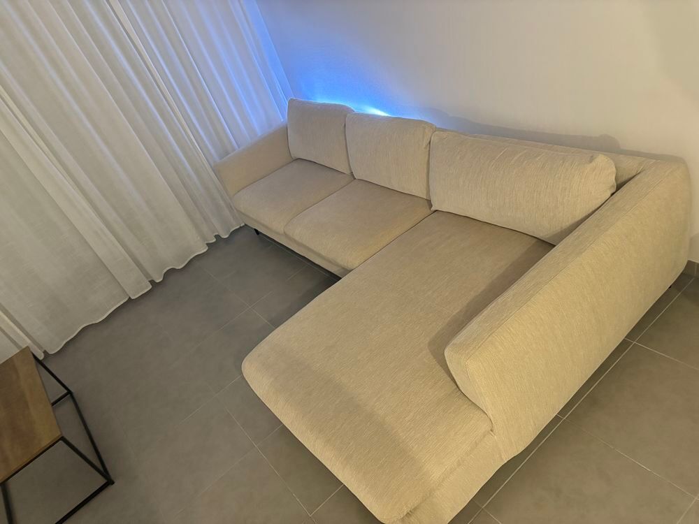 Canap&eacute; d'angle beige d&eacute;houssable avec m&eacute;ridienne ? Tr&egrave;s bon Meubles