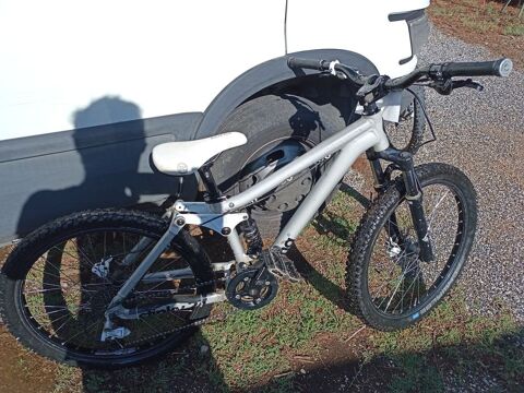 Velo a sales vendre 24 pouces