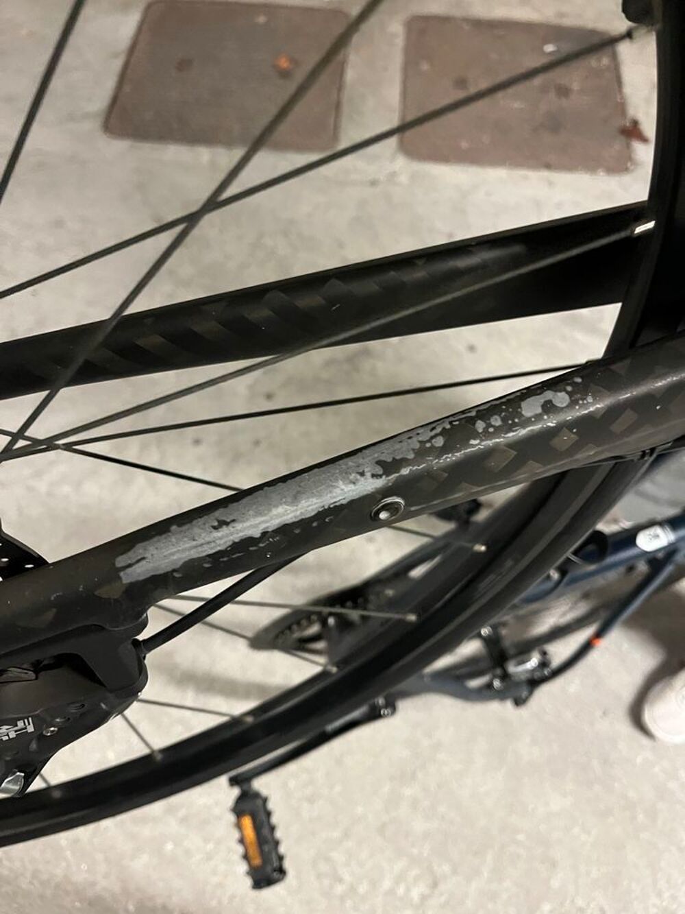 V&eacute;lo route RC Triban 520 - Bon &eacute;tat g&eacute;n&eacute;ral (pneu AR crev&eacute;) Vélos