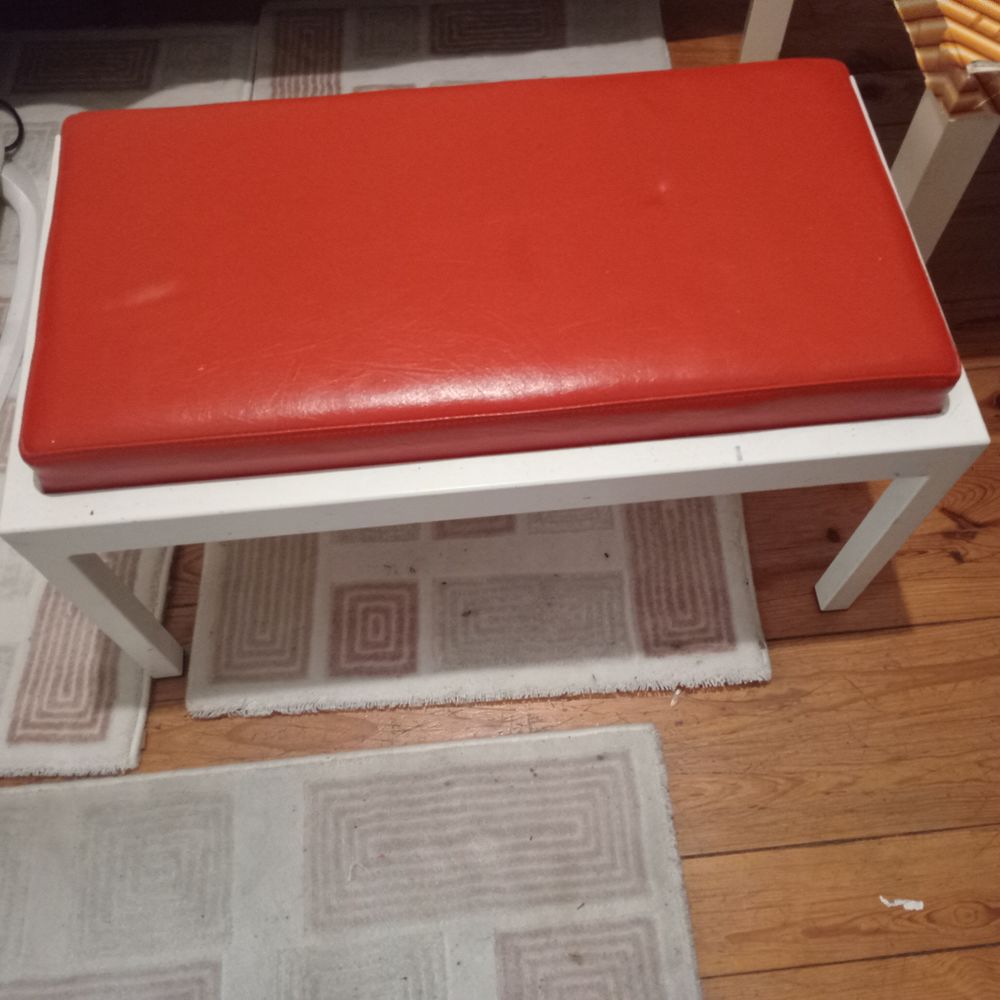 Banc Repose pied 
Meubles