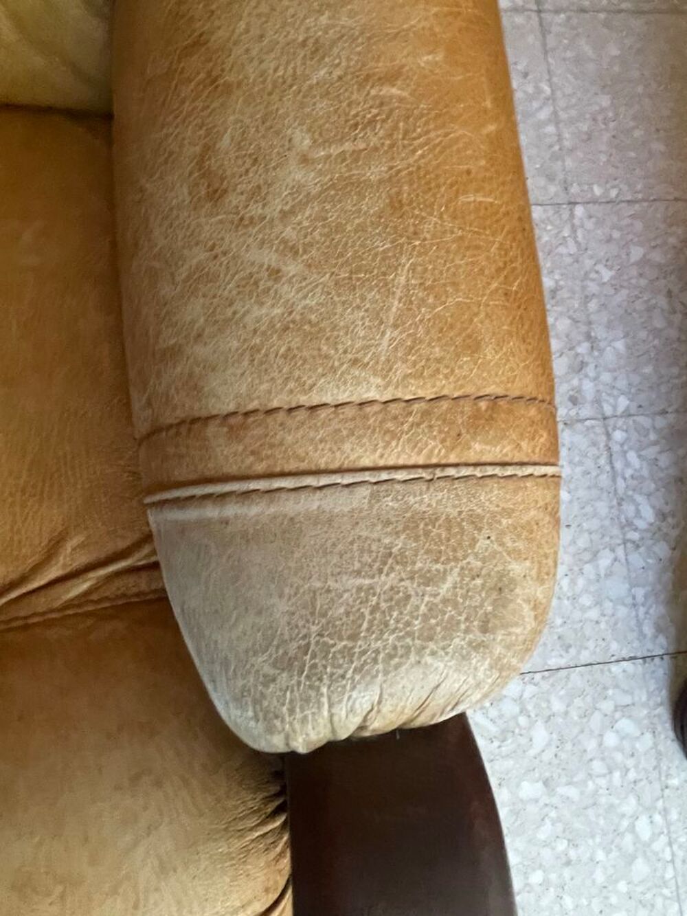 fauteuil de salon en cuir et bois Meubles