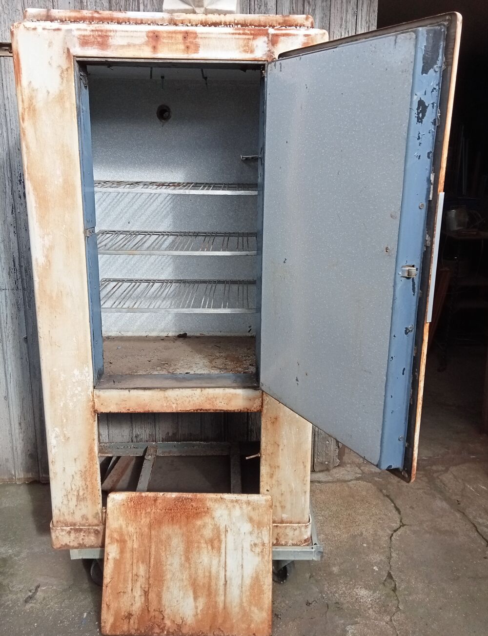 ancien frigo glaci&egrave;re en m&eacute;tal Meubles