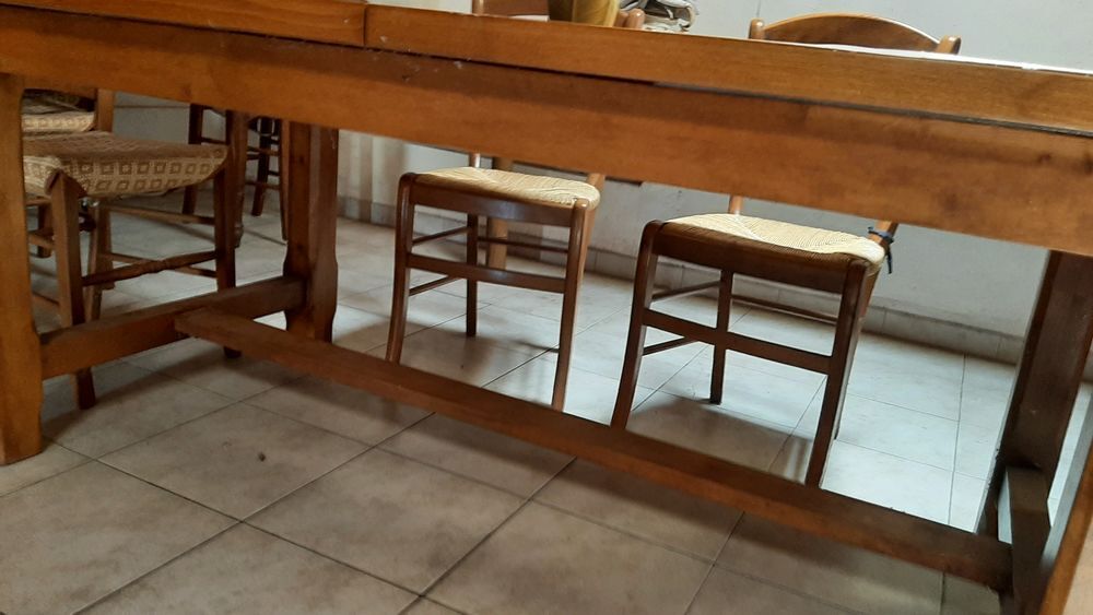 Table en bois massif + 6 chaises ? Tr&egrave;s bon &eacute;tat Meubles
