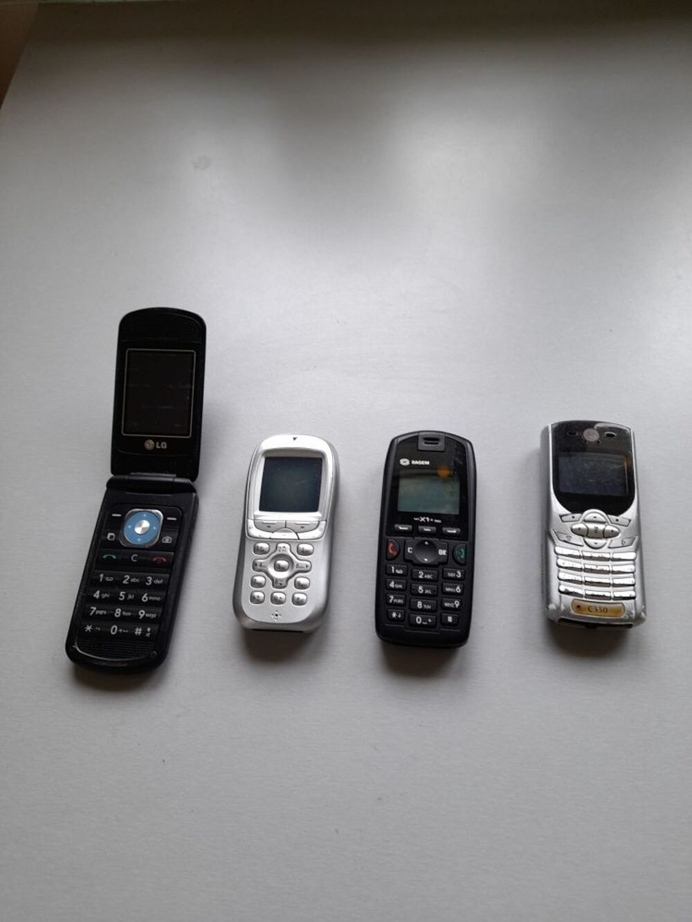4 t&eacute;l&eacute;phones portables vintage Téléphones et tablettes