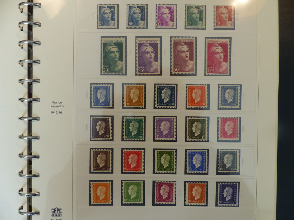 COLLECTION COMPLETE DE TIMBRES NEUFS ** DE 1945 A 1960 