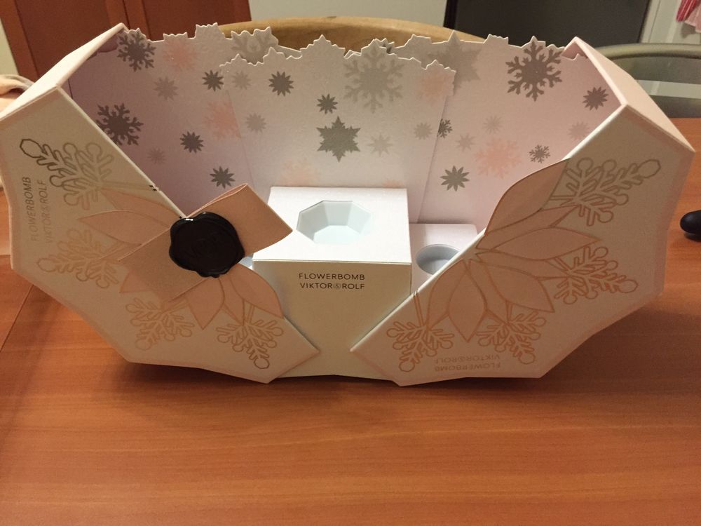 Bo&icirc;te vide Fower Bomb Viktor &amp; Rolf 