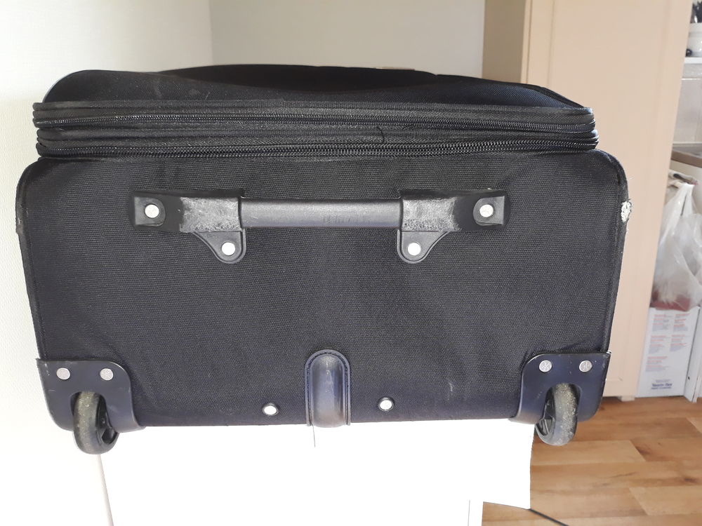Valise noire &agrave; 2 roulettes Maroquinerie