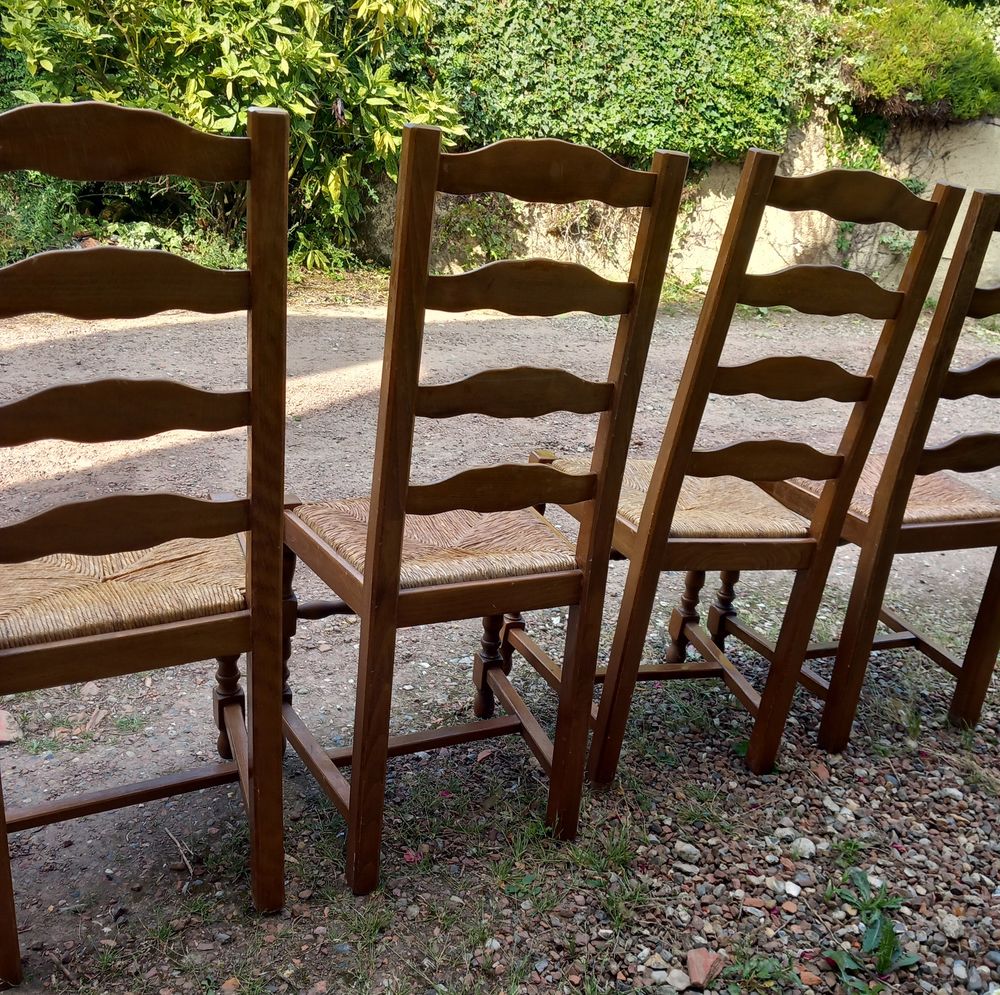 4 chaises rustiques
Meubles