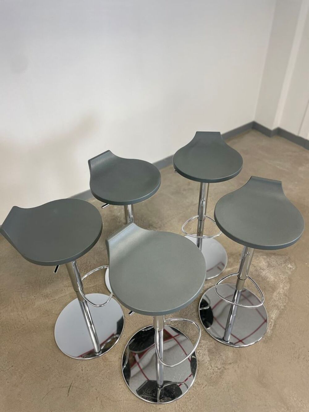 Tabourets de bar Casala pivotant et r&eacute;glable Meubles