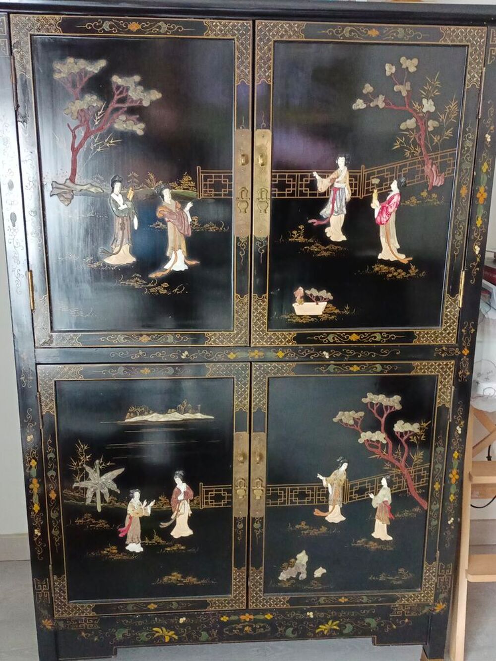 Meuble chinois laqu&eacute; authentique ornement pierres et nacre Meubles