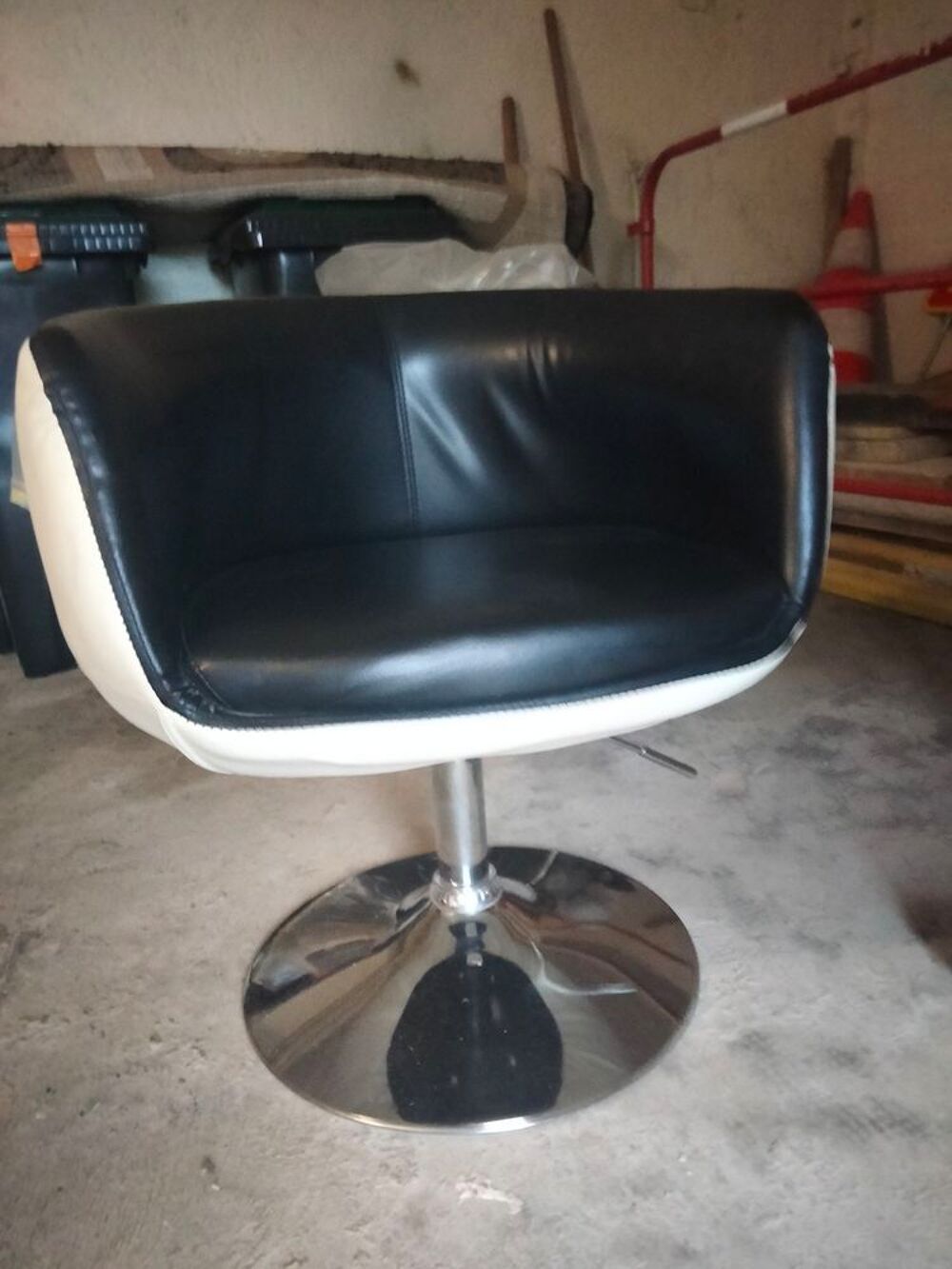 Fauteuil cuir noir et blanc r&eacute;glable hauteur Meubles