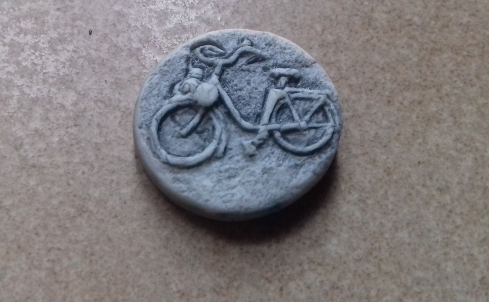 F&egrave;ve SOLEX en PORCELAINE BISCUIT 