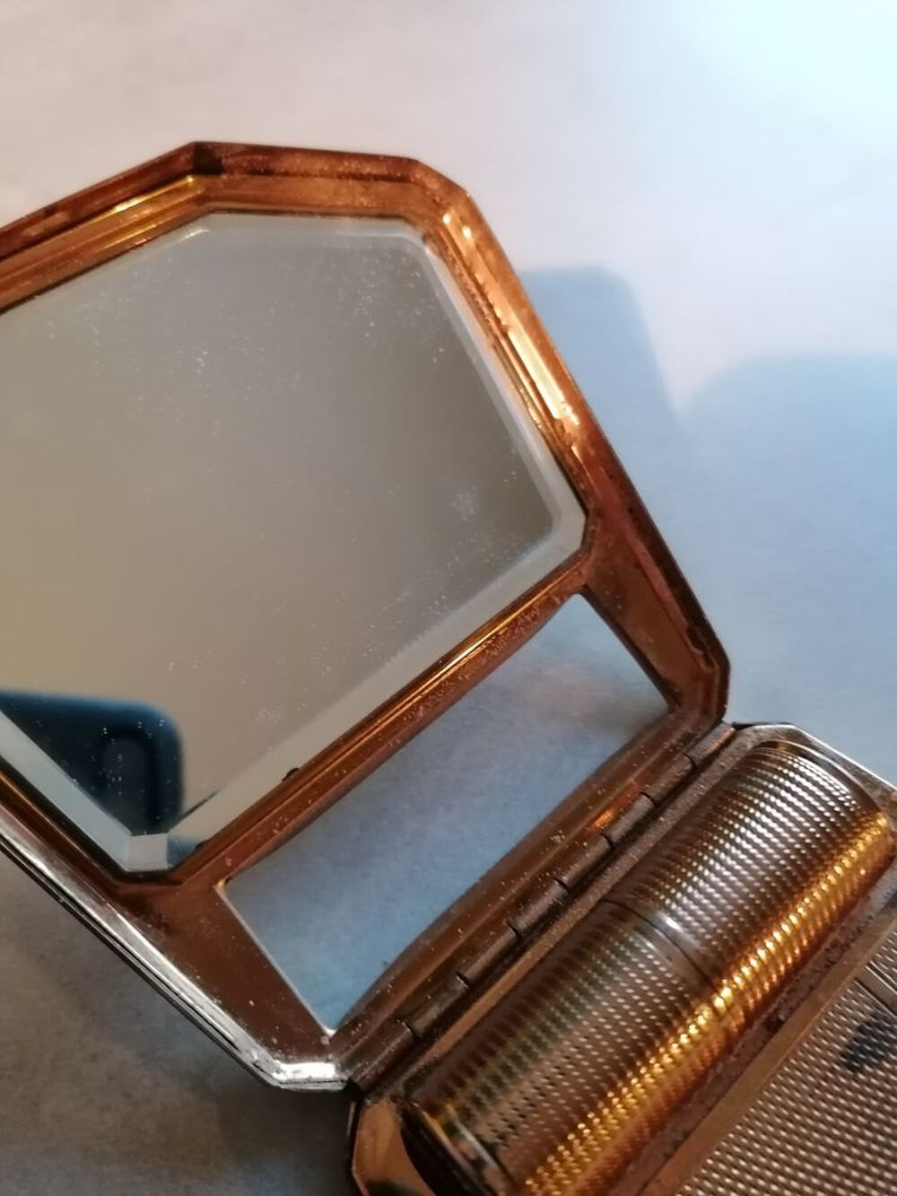 Poudrier m&eacute;tal nacre vintage Bijoux et montres