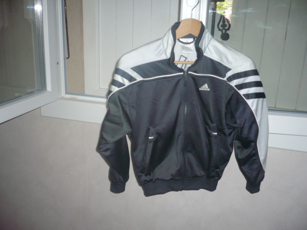 VESTE ADIDAS TAILLE 10 ANS Vêtements