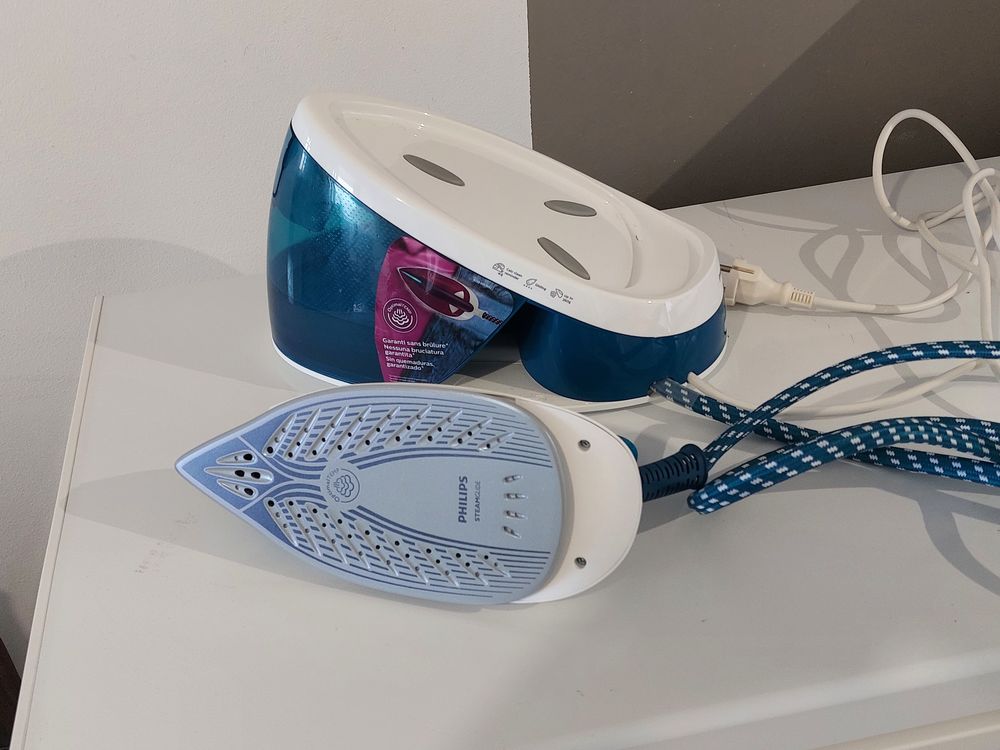 CENTRALE VAPEUR COMPACTE PHILIPS DEFROISSEUR DE VETEMENTS Electromnager