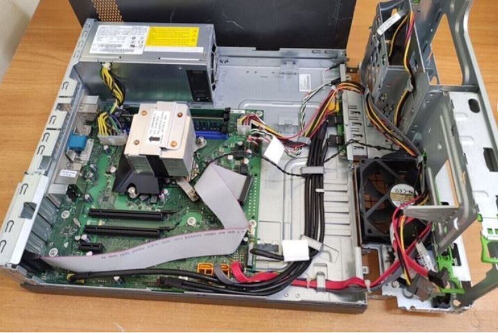Fujitsu Siemens Esprimo E710 i3/8Go/120Go/W10 Matériel informatique