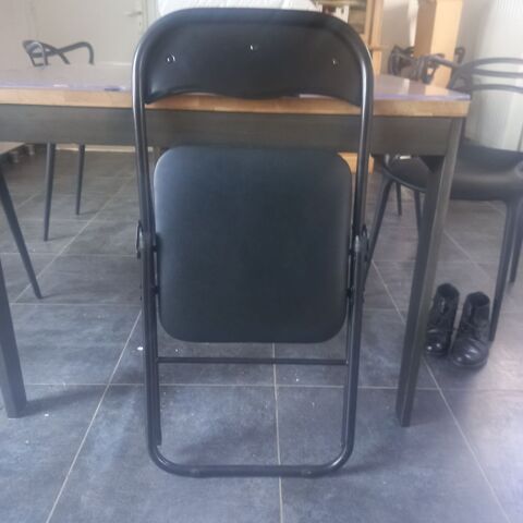Chaises pliantes noires, �tat neuf. 60 Vannes (56)