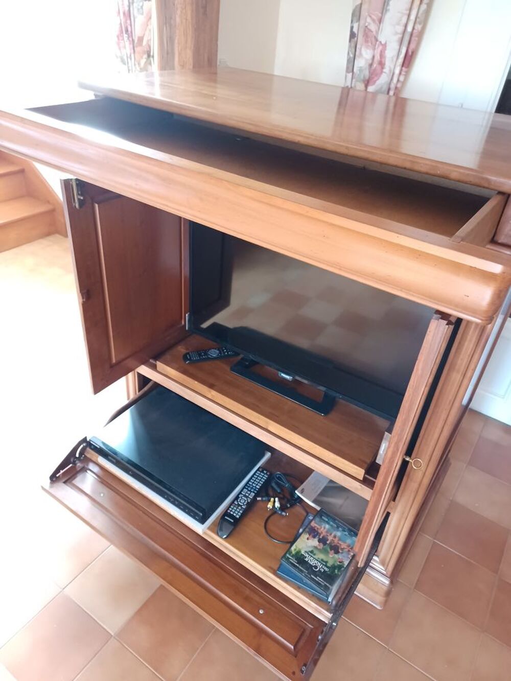Meuble TV merisier massif avec t&eacute;l&eacute;vision philips 32 pouces Meubles