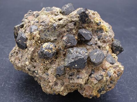 Augite , Velzic , Aurillac , Cantal , France 434gr 26 Moyenmoutier (88)