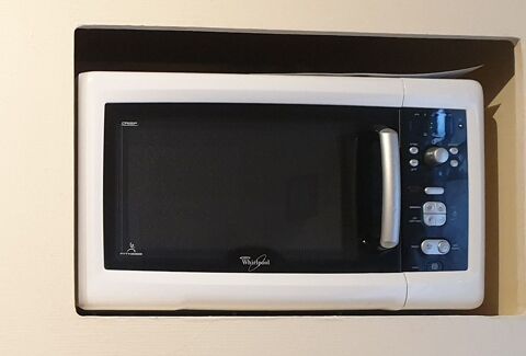 Four  micro ondes Whirlpool 45 La Boissire-cole (78)