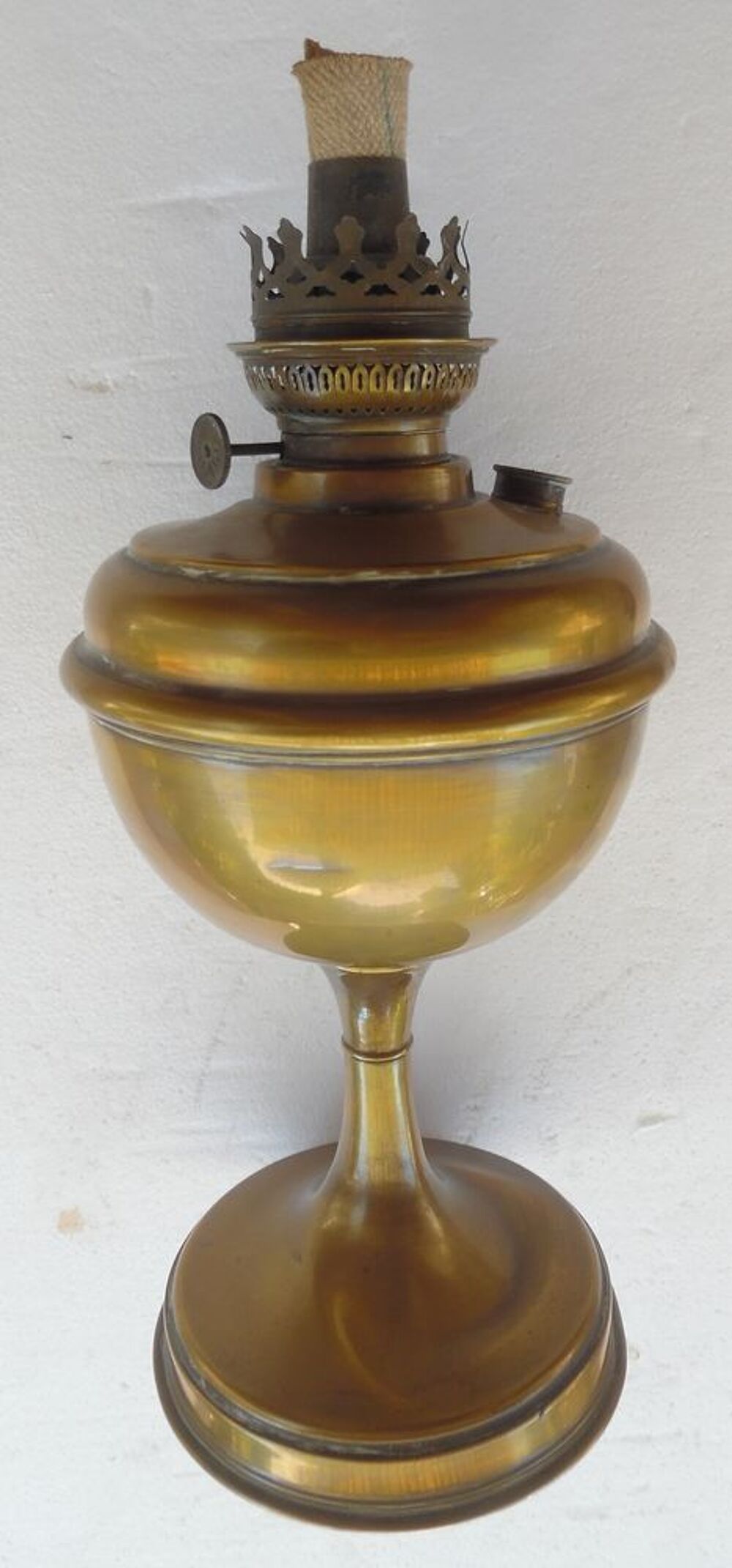Lampe &agrave; p&eacute;trole en laiton ans 50 Hauteur 58 cm avec le verre Décoration