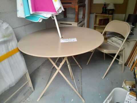 Table et chaises 250 La Ferté-Saint-Cyr (41)