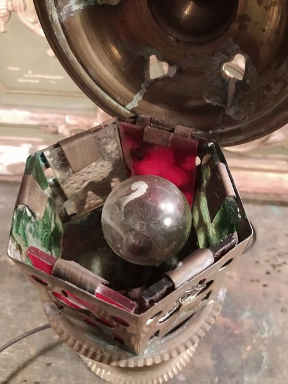 Petite Lampe Veilleuse Orientaliste Laiton Verre Vitrail. Décoration