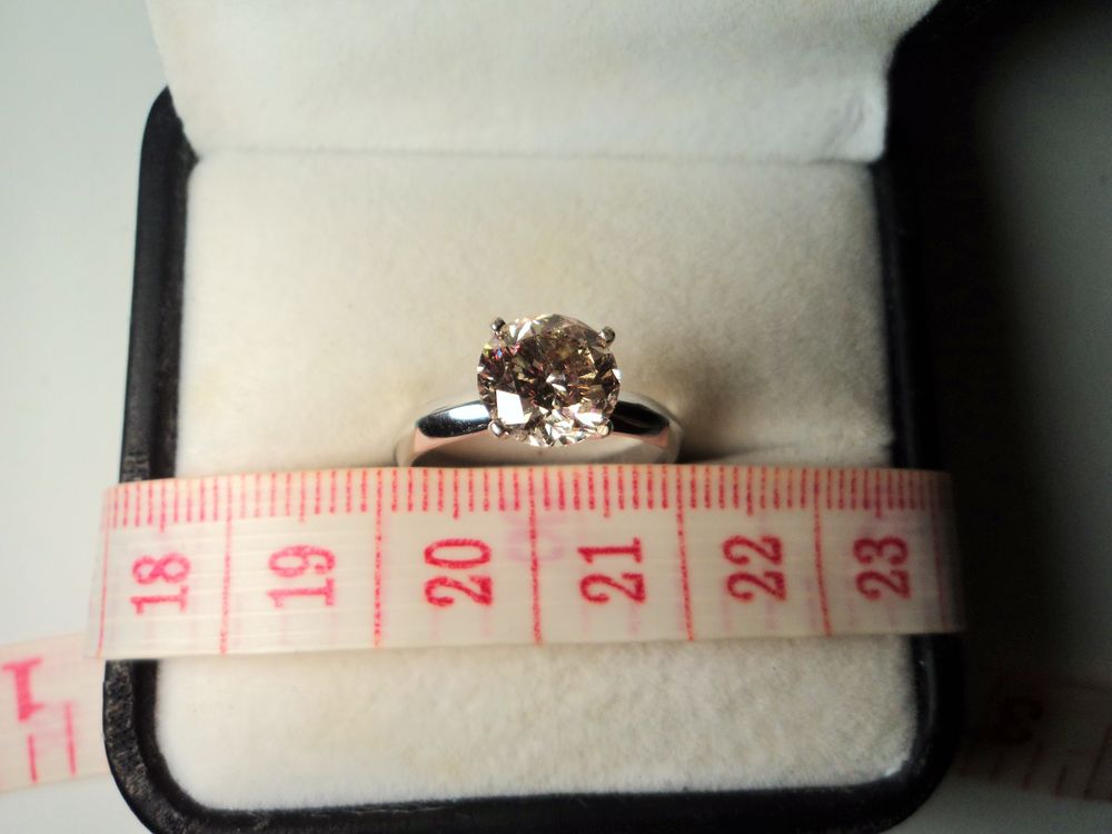 Bague en or 14k avec un diamant de couleur de 2.18 cts Bijoux et montres