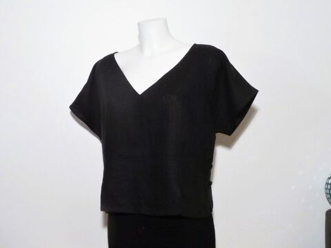 Top/ Blouse Noir � Manches Courtes et Petites Fentes- Marrak 20 Paris 15 (75)