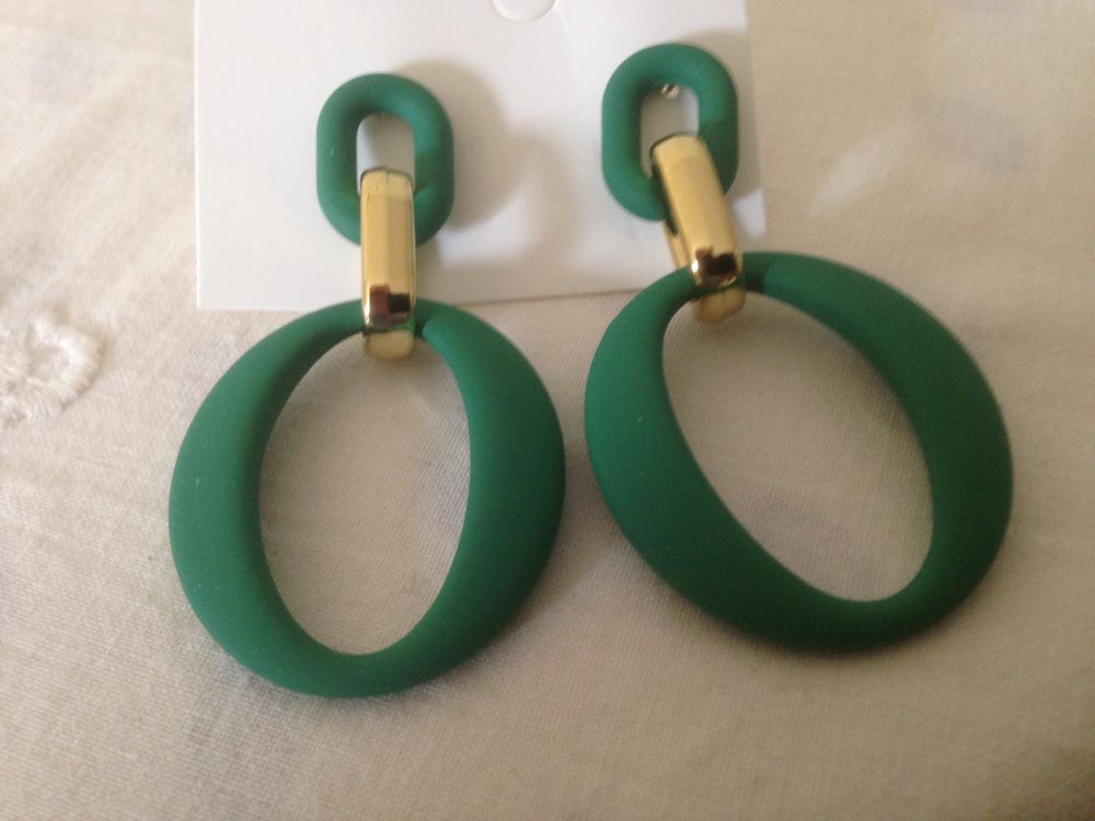 Boucles d'oreilles pendantes vertes et dor&eacute;es ovales Bijoux et montres