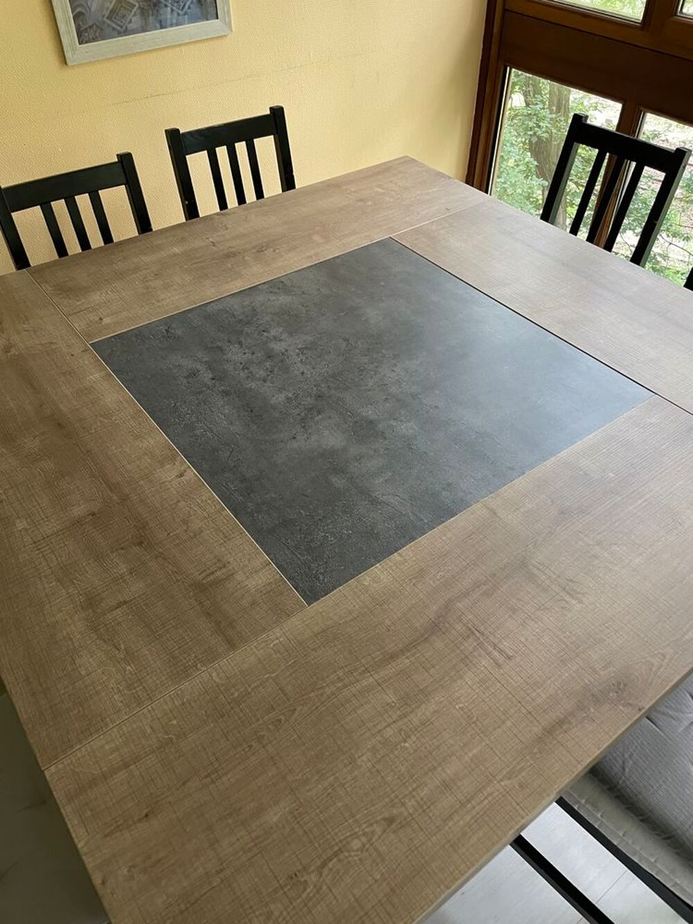 Table salle &agrave; manger carr&eacute;e huit personnes Meubles