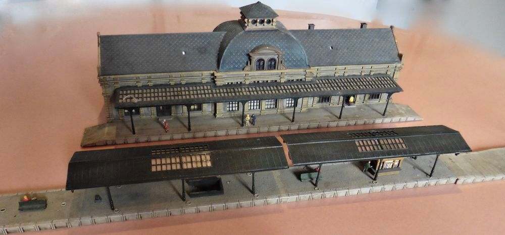 trois motrices &eacute;lectriques N Roco et Neuf wagons Jeux / jouets