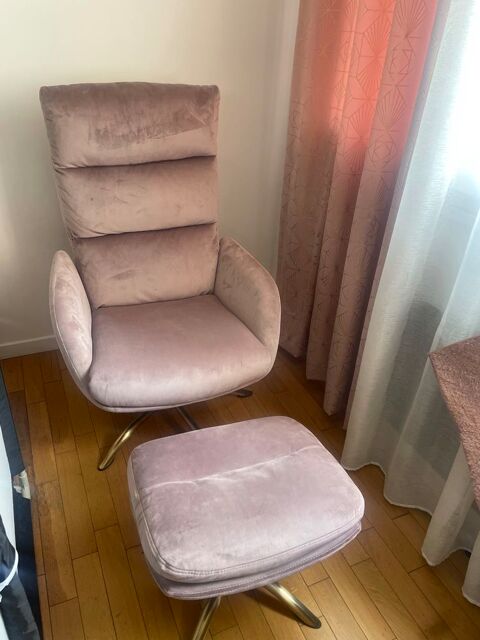 Fauteuil avec pied rose et dore en velou  270 Saint-Denis (93)