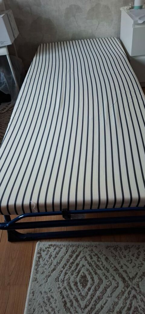 Lit pliant avec matelas 50 Clermont-Ferrand (63)