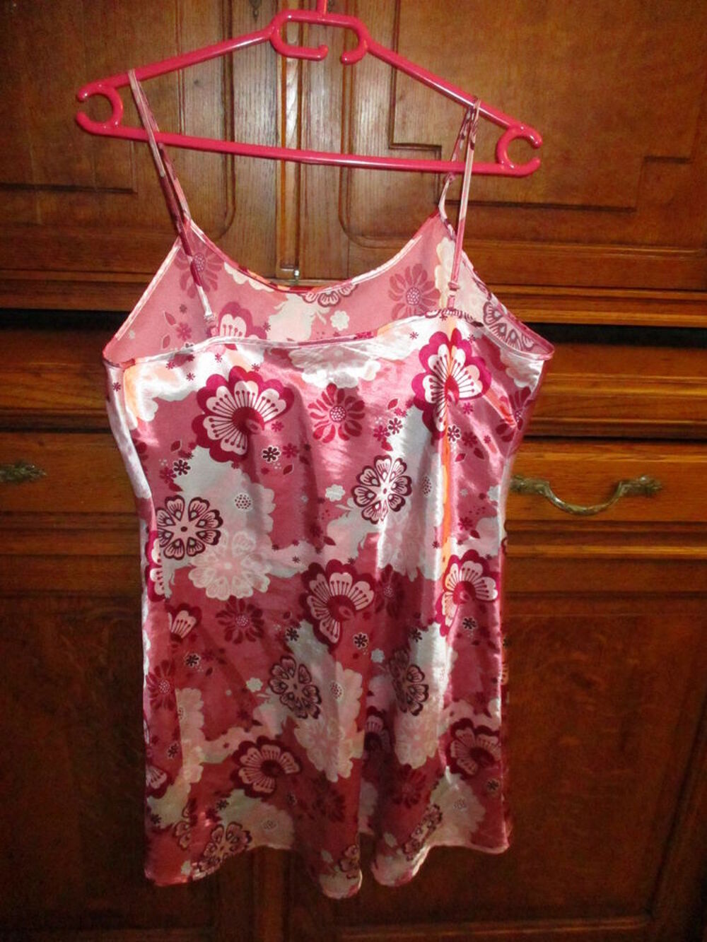 d&eacute;bardeur fleuri dans les roses et autres articles bon &eacute;tat Vêtements