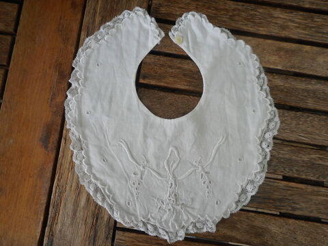 Ancien bavoir coton blanc brod 8 Nieuil-l'Espoir (86)
