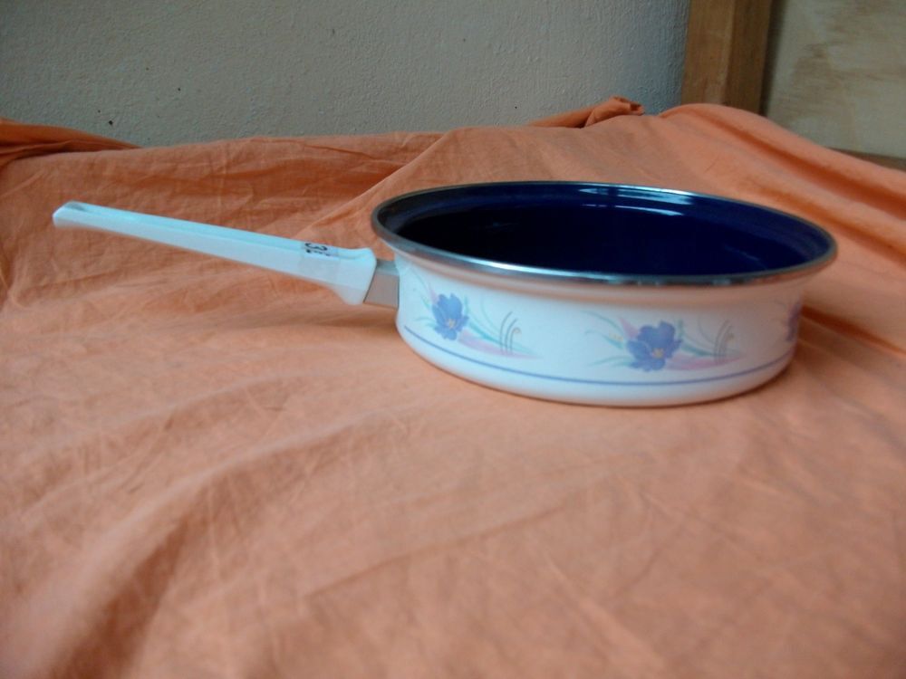 Sauteuse en &eacute;mail - neuve Cuisine