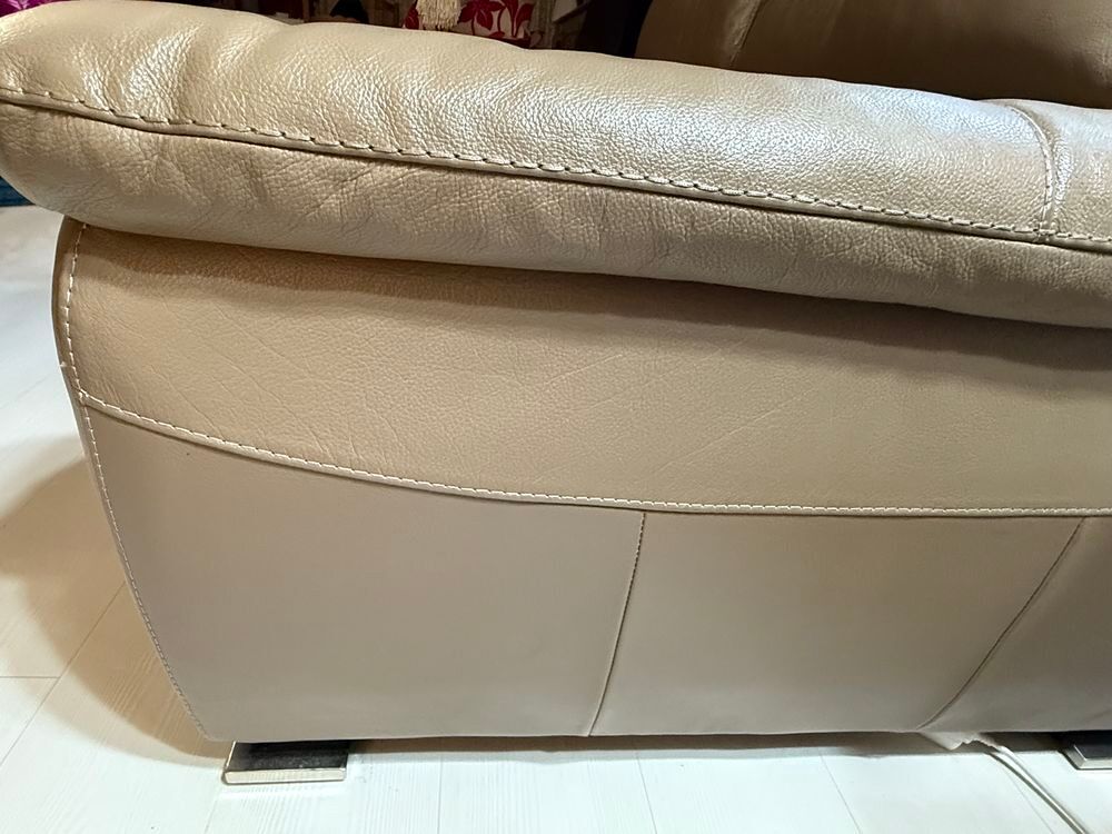 Canap&eacute; cuir 3 places tr&egrave;s bon &eacute;tat, largeur 226 cm. Meubles