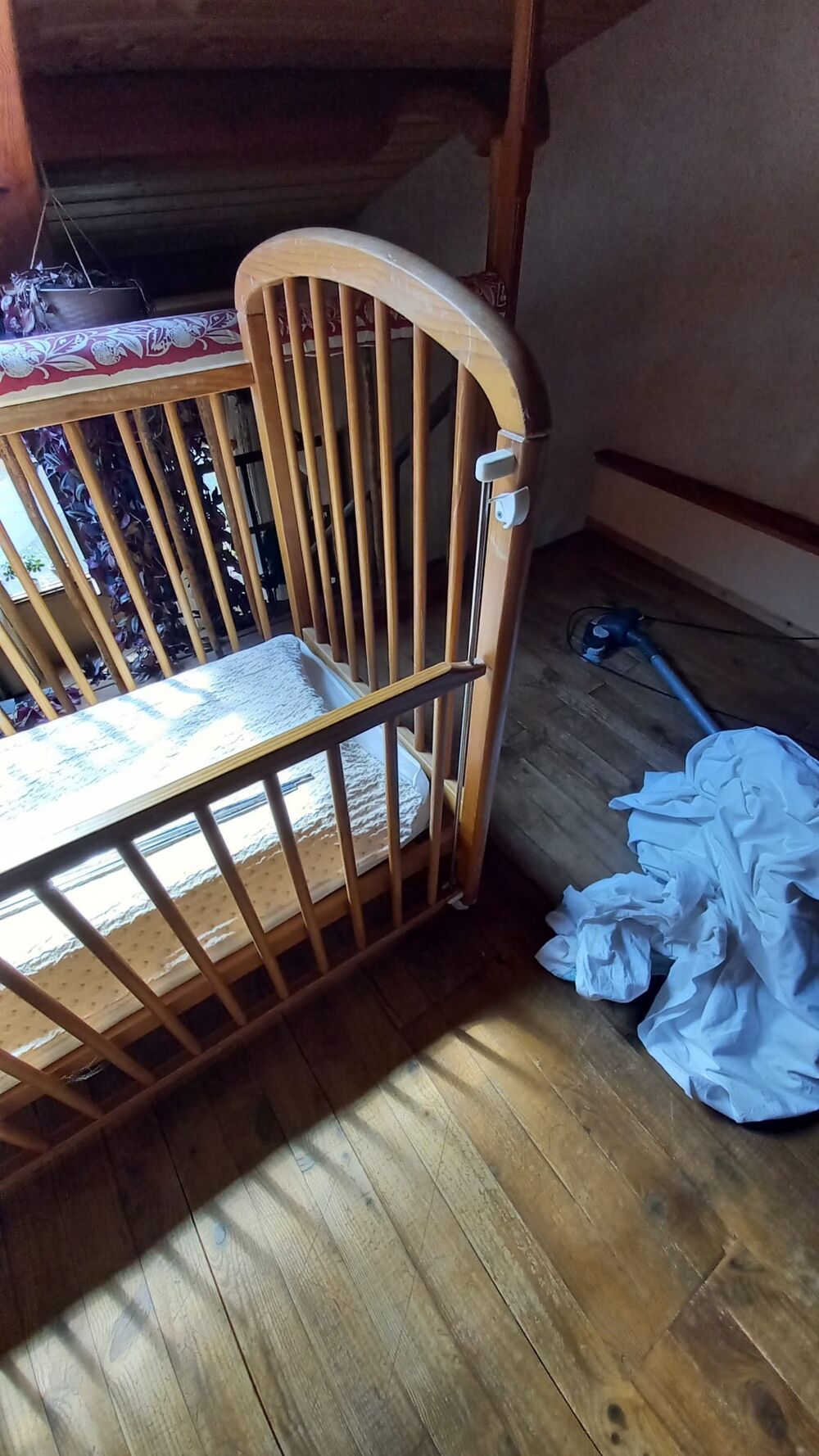 lit b&eacute;b&eacute; en bois Meubles