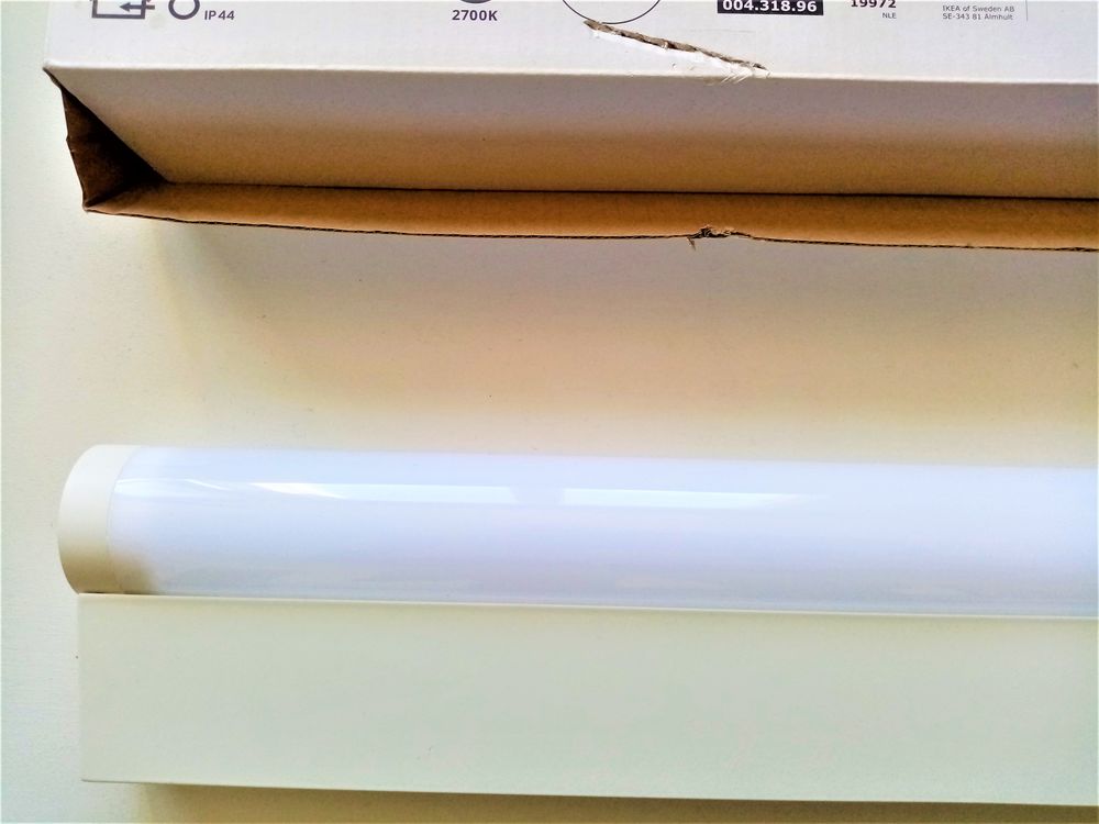 Luminaire applique blanc Ikea pour salle de bain ou cuisine Electroménager