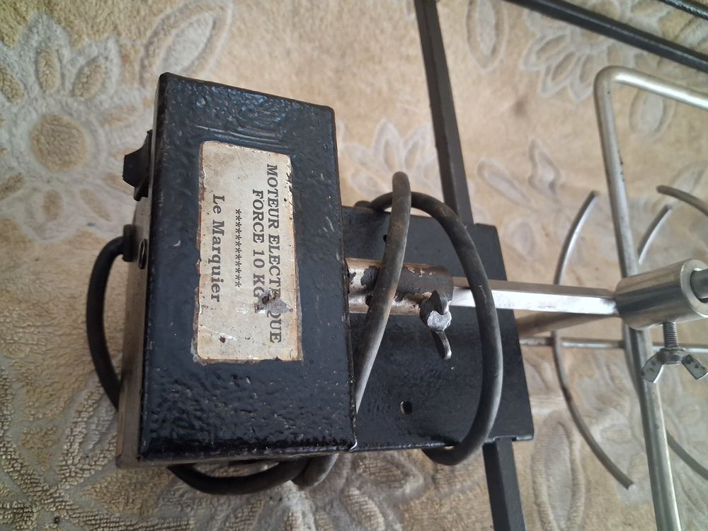 Ancien tourne broche &eacute;lectrique.
Bricolage