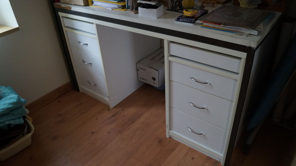 Bureau avec tiroirs et tirettes Meubles