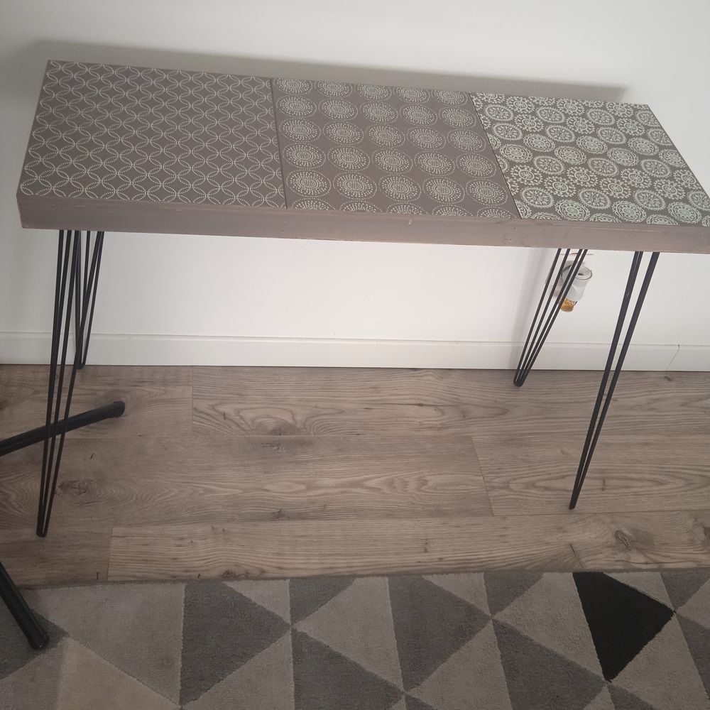 Petite console type scandinave plateau motifs marron, 70 de Meubles