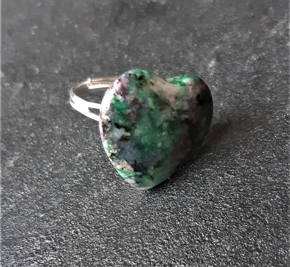 bague pierre rubis sur Zo&iuml;site en forme de coeur Bijoux et montres