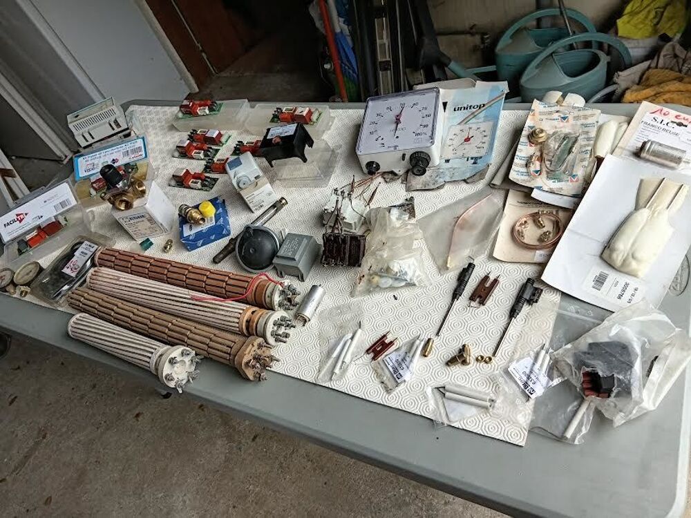 LOT ACCESSOIRES PLOMBERIE / CHAUFFAGE / Bricolage
