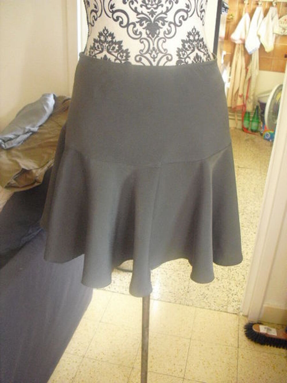 JUPE grise fon&ccedil;&eacute;e forme patineuse ETAM NEUVE TAILLE 36 Vêtements