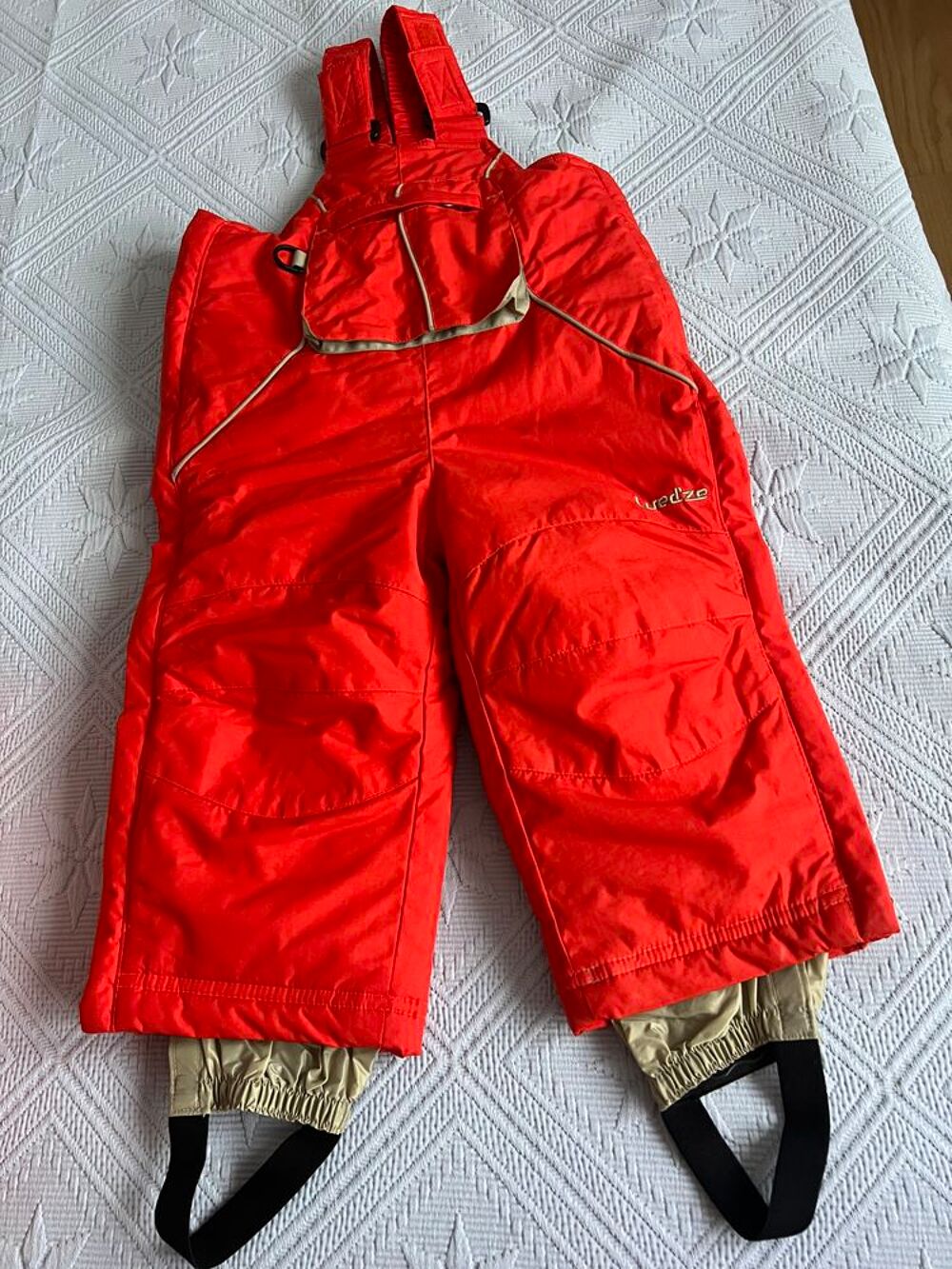 SALOPETTE DE SKI ENFANT TAILLE 18 MOIS 
Vêtements enfants